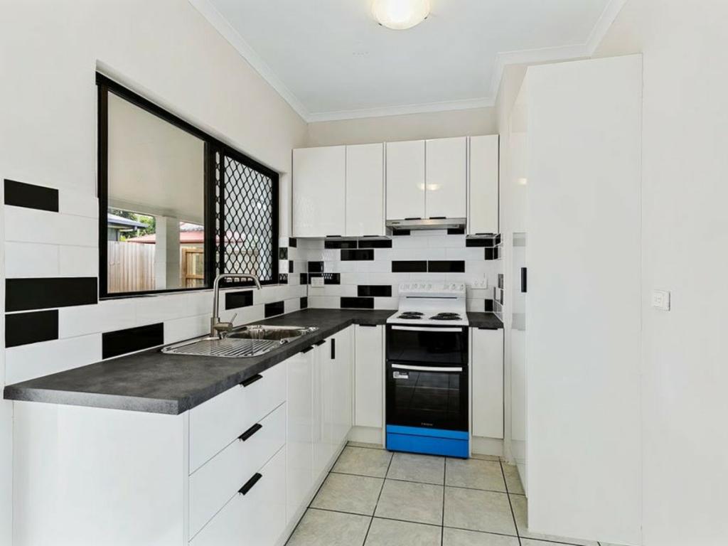 2/1 Seary Cl, Whitfield, QLD 4870