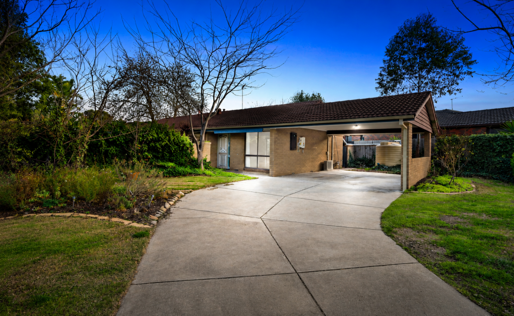 27 Dumbarton Cct, Melton West, VIC 3337