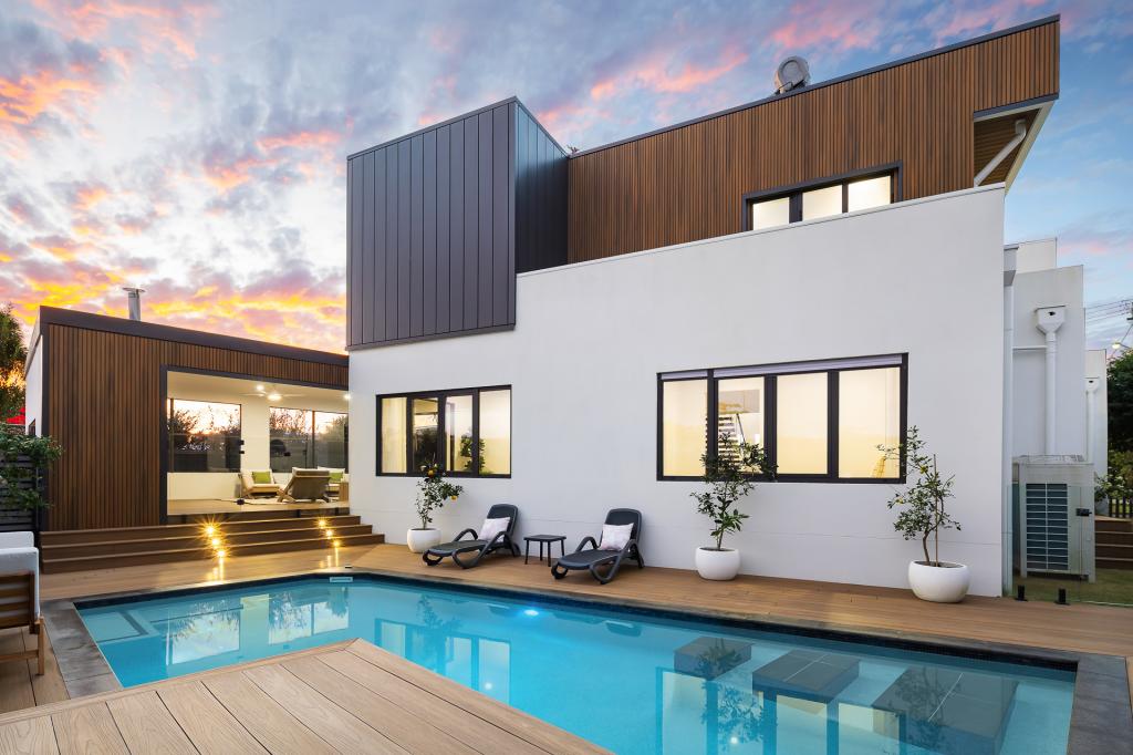 21 Boongala Rd, Broadbeach Waters, QLD 4218