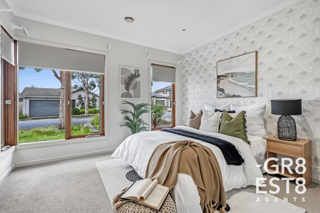 8 John Russell Rd, Cranbourne West, VIC 3977