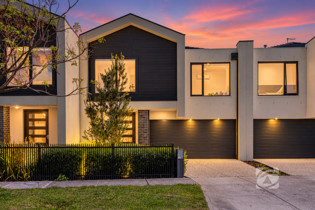 30 Mortlake Dr, Officer South, VIC 3809