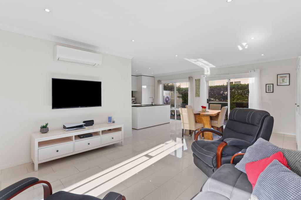 76 Hill Dr, Pimpama, QLD 4209