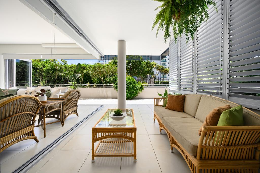 2/10 Imperial Pde, Labrador, QLD 4215