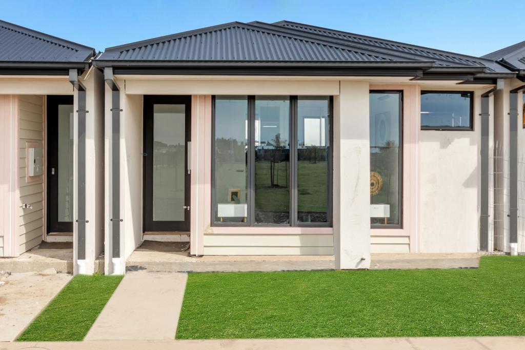 17 Duo Walk, Werribee, VIC 3030