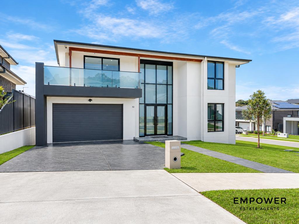 52 Fieldhouse Cct, Campbelltown, NSW 2560