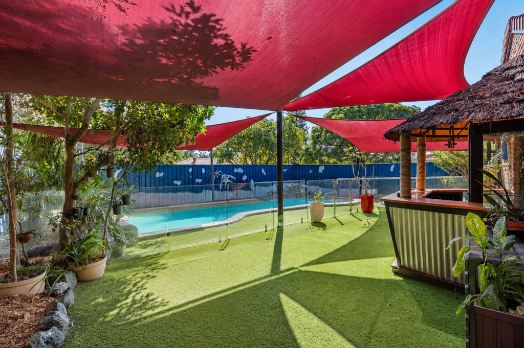 37 PALUNA ST, RIVERHILLS, QLD 4074