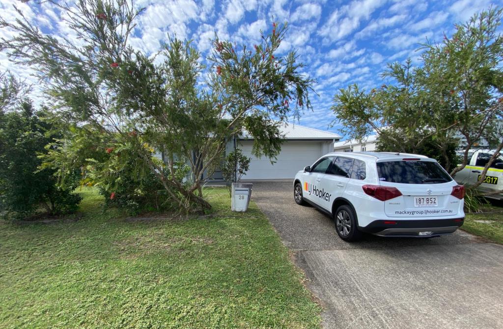 28 Scarborough Cct, Blacks Beach, QLD 4740