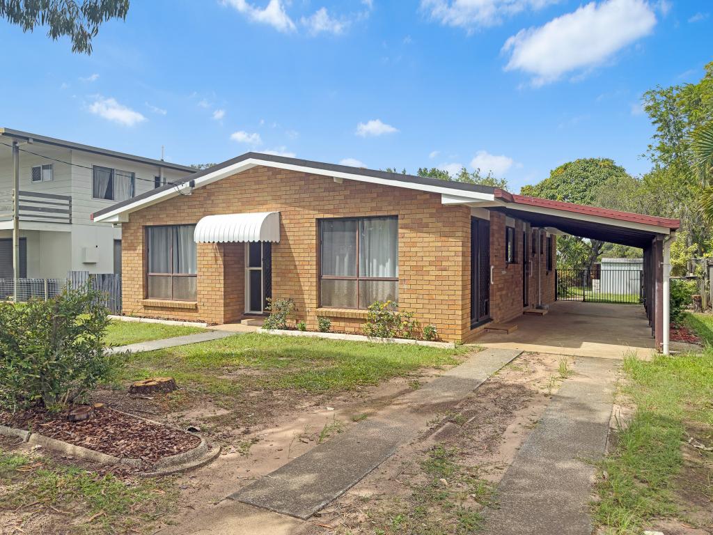 84 Bideford St, Torquay, QLD 4655
