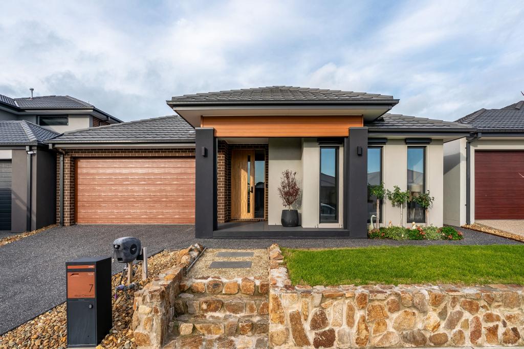 7 Hikari Cres, Cranbourne South, VIC 3977