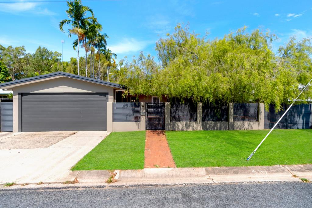 14 Moonah St, Holloways Beach, QLD 4878