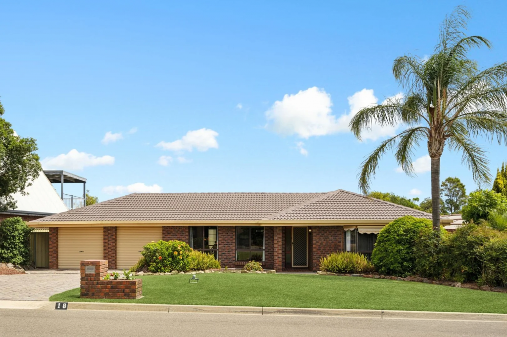 18 Arabian Dr, Woodcroft, SA 5162