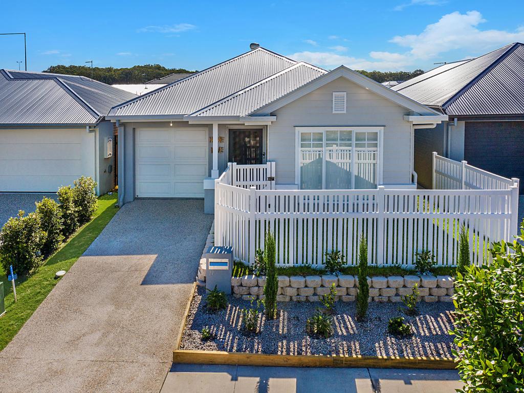 27 Roseleaf Cres, Palmview, QLD 4553