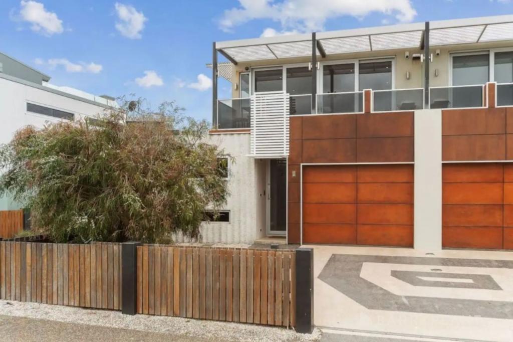 2/1 Weir St, Rye, VIC 3941