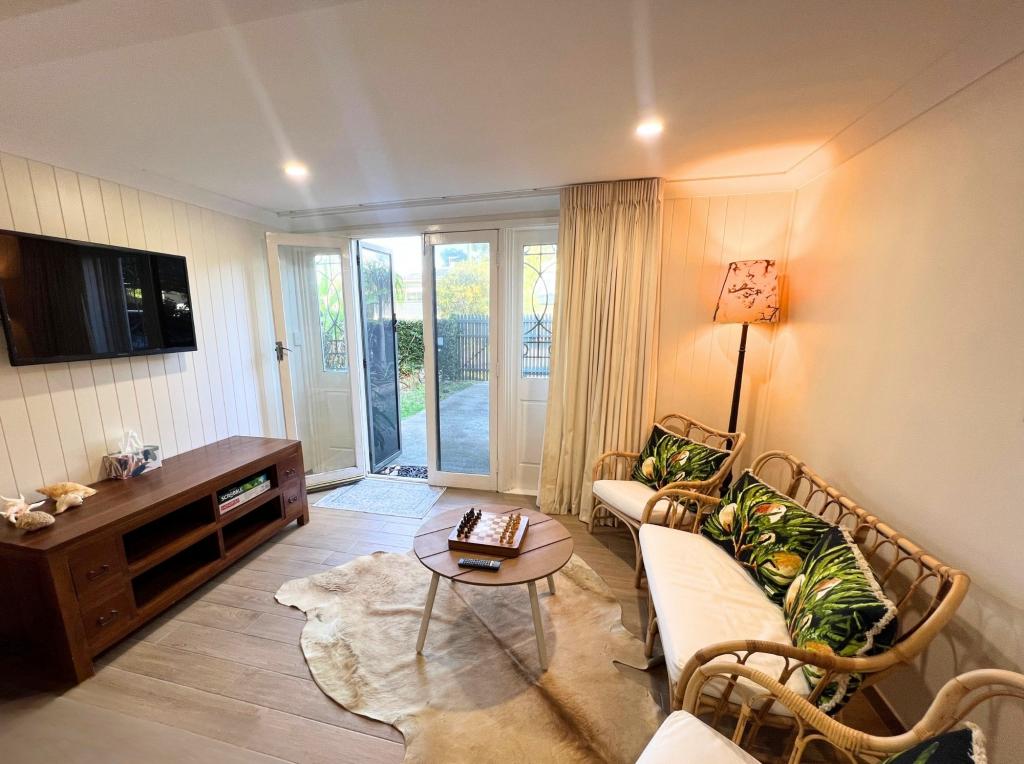 2/10 Louis St, Redcliffe, QLD 4020