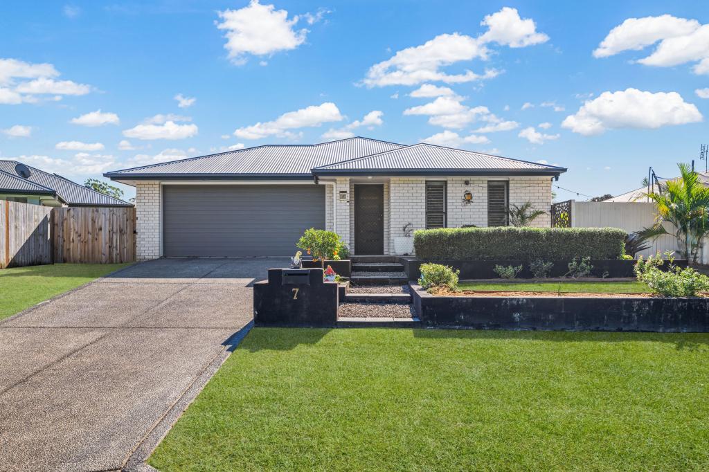 7 CLARK AVE, GLASS HOUSE MOUNTAINS, QLD 4518