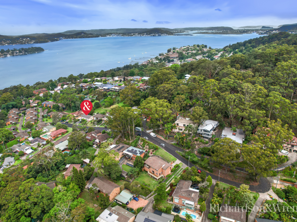 27 Fiona St, Point Clare, NSW 2250