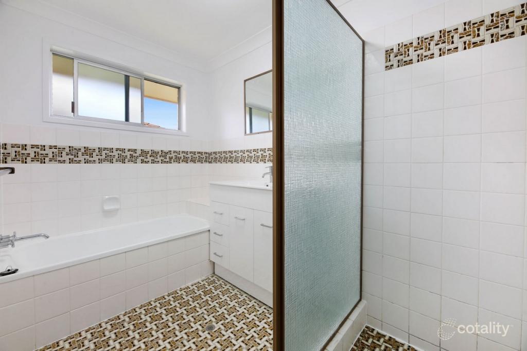 2/12 Crimson Ct, Miami, QLD 4220