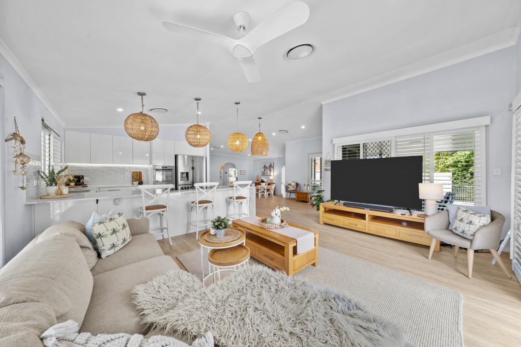 9 Sundowner Ct, Mermaid Waters, QLD 4218