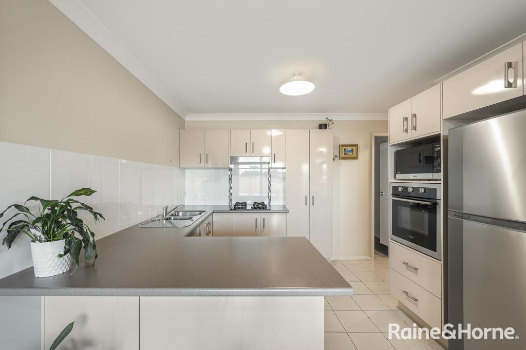 2/14 Hanover Cl, South Nowra, NSW 2541