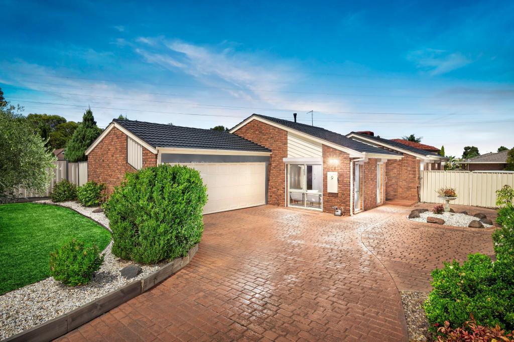 9 BORROWDALE CT, MILL PARK, VIC 3082