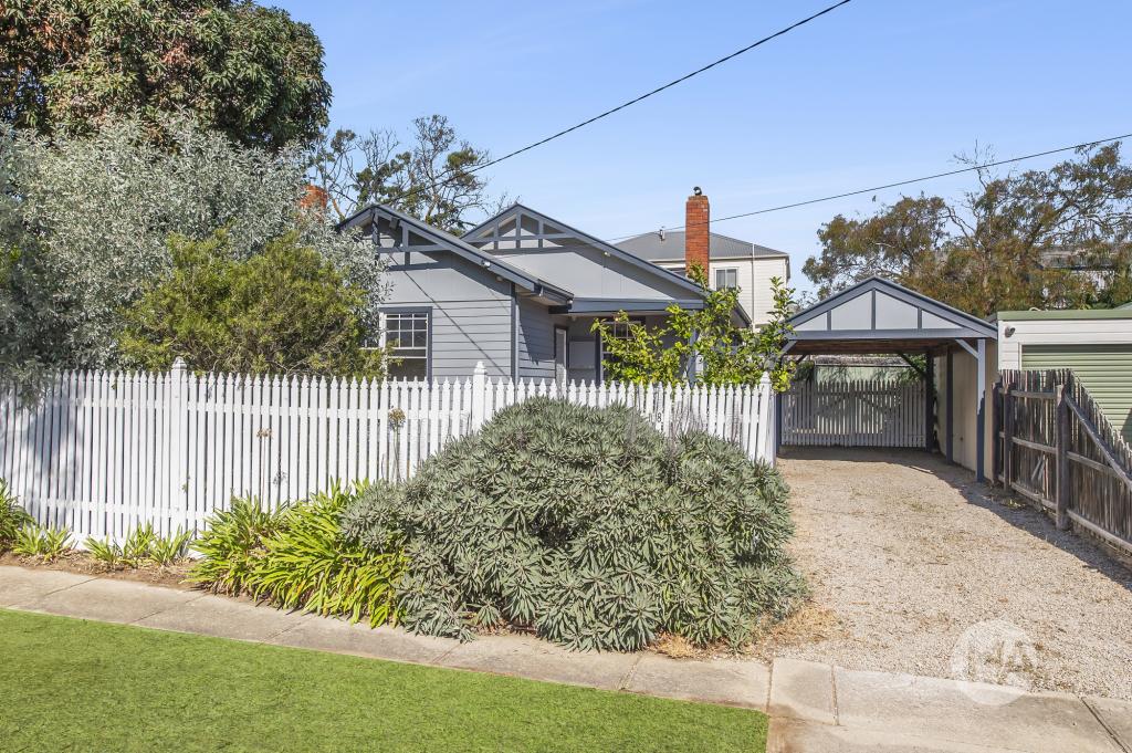18 BAYVIEW RD, MORNINGTON, VIC 3931