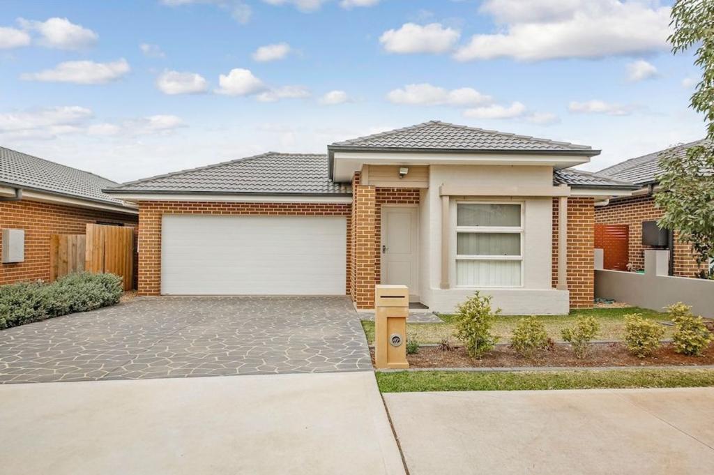 33 Skaife St, Oran Park, NSW 2570