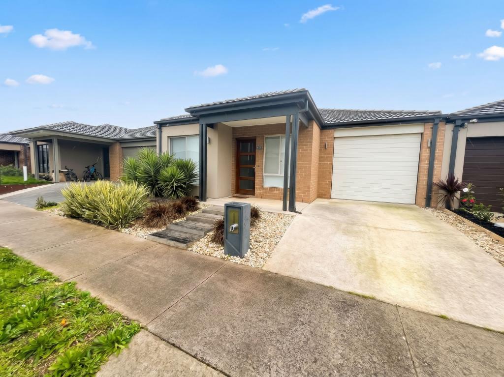 29 Compton Way, Clyde North, VIC 3978