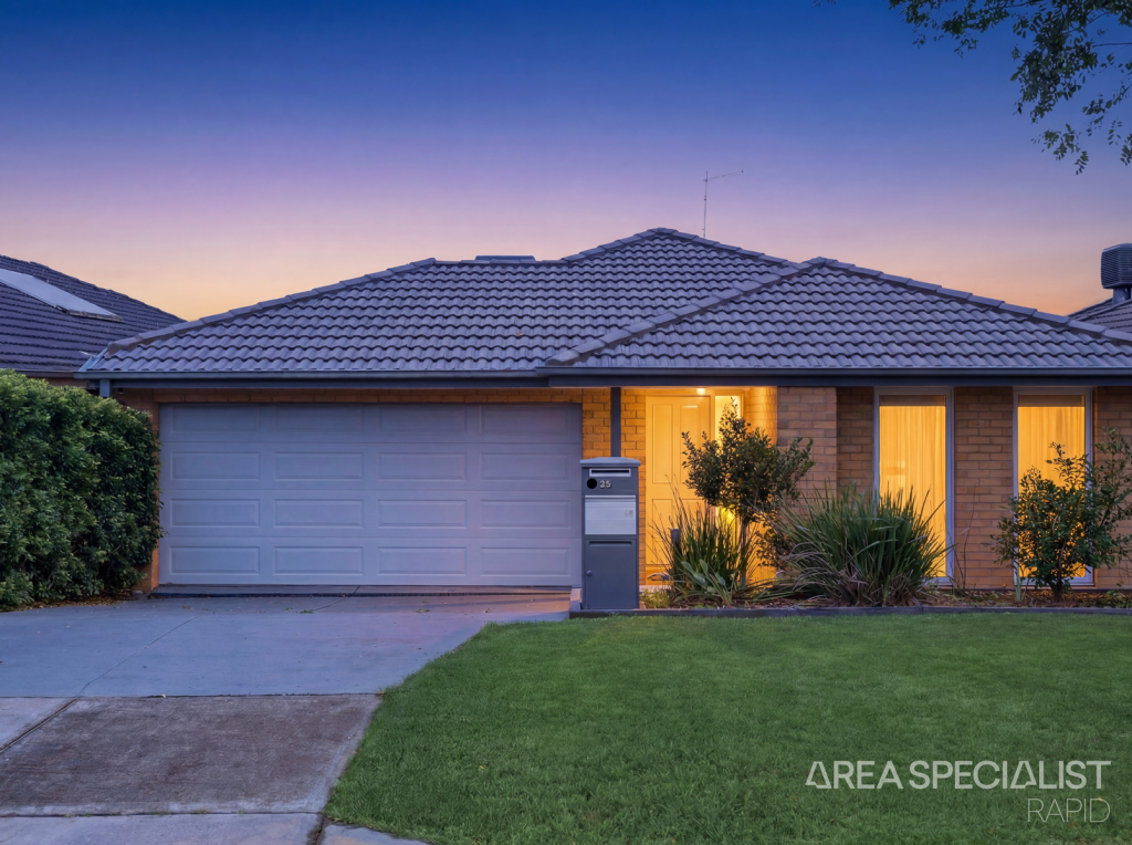 36 BELMONT CRES, PAKENHAM, VIC 3810