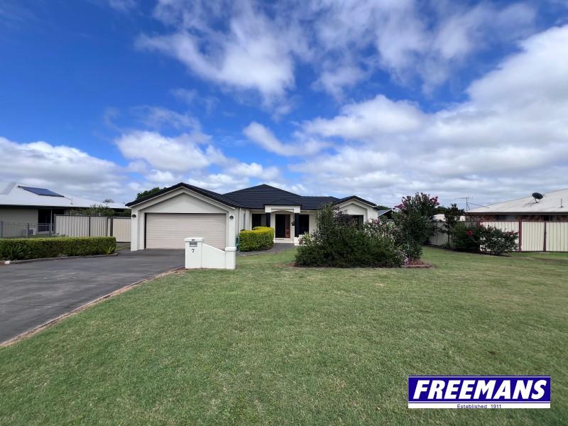 7 Hillview Pde, Kingaroy, QLD 4610