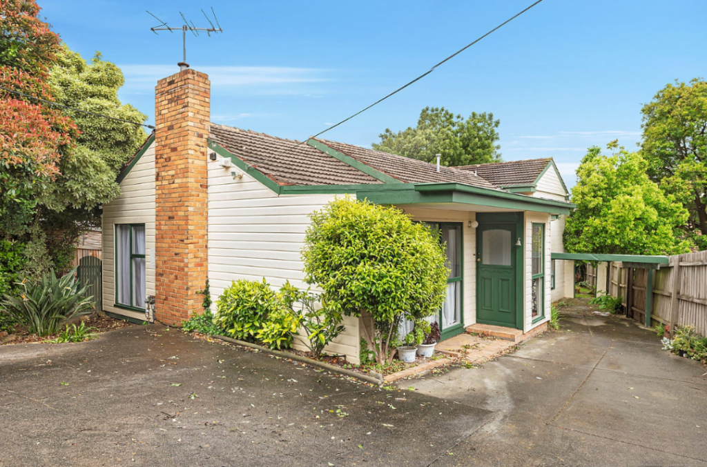 18 Winton St, Burwood, VIC 3125