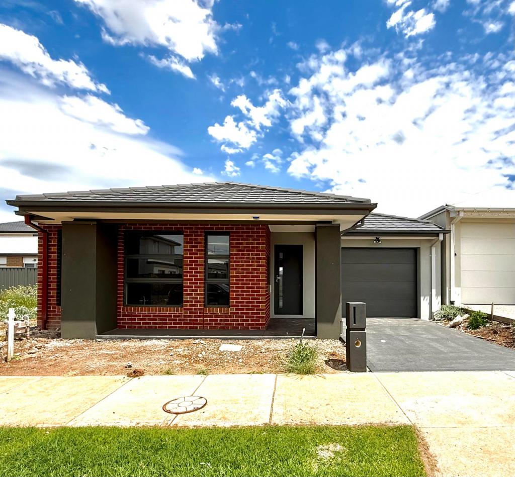 104 MADEIRA DR, TRUGANINA, VIC 3029