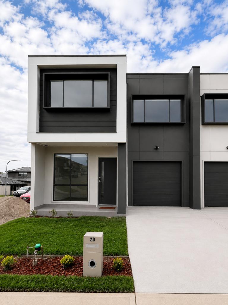 20 Monoplane Ave, Middleton Grange, NSW 2171