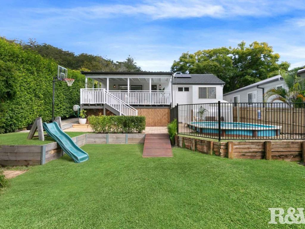 18 GRACE AVE, POINT CLARE, NSW 2250