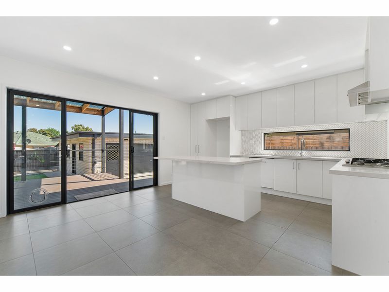 76 BRUNNING CRES, FRANKSTON NORTH, VIC 3200