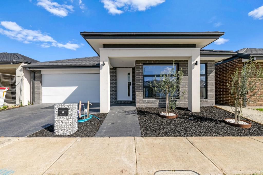 9 Kenmore Way, Clyde North, VIC 3978