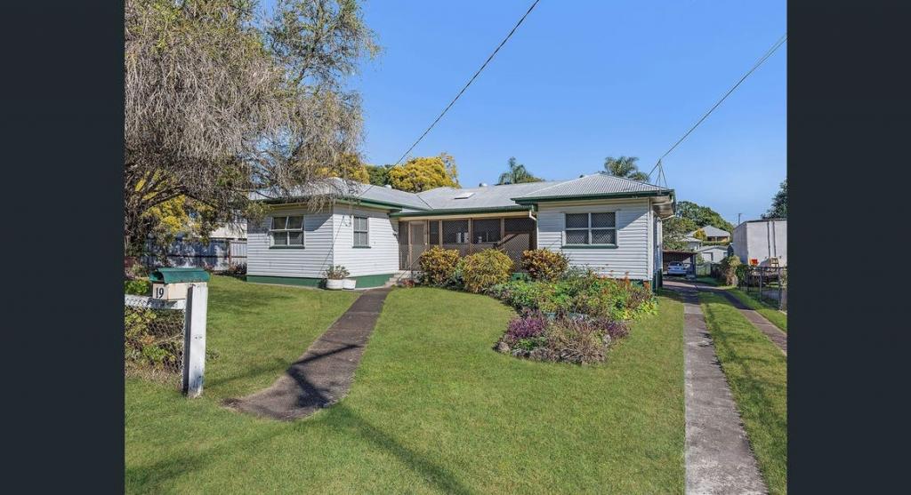 19 Green St, Booval, QLD 4304