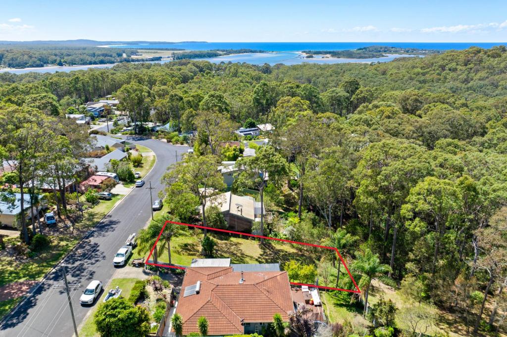 16 Crest Cres, Moruya Heads, NSW 2537