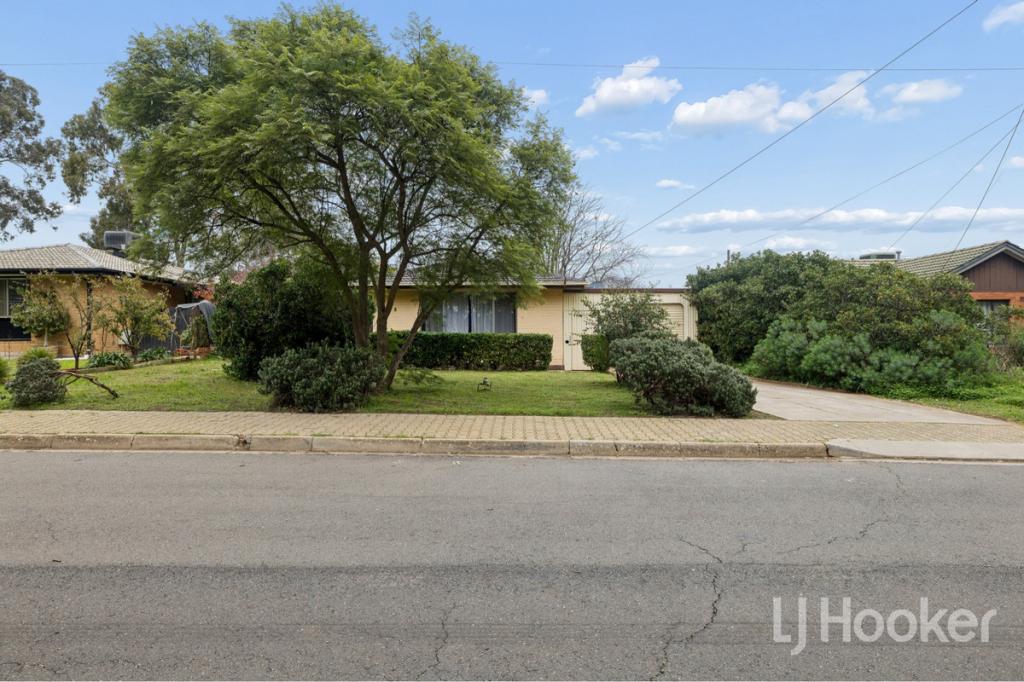 8 Uphall St, Elizabeth Park, SA 5113