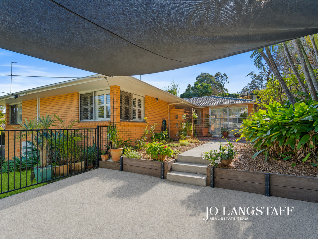 3 KINGUSSIE ST, KENMORE, QLD 4069