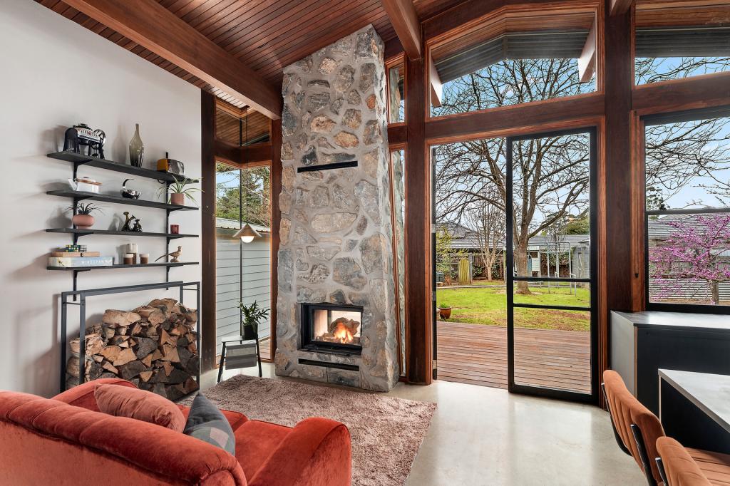 8 COLLEGE PL, BOWRAL, NSW 2576