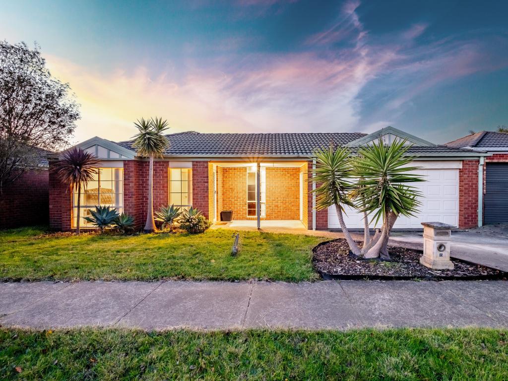 8 NYARRIN PL, CRANBOURNE WEST, VIC 3977