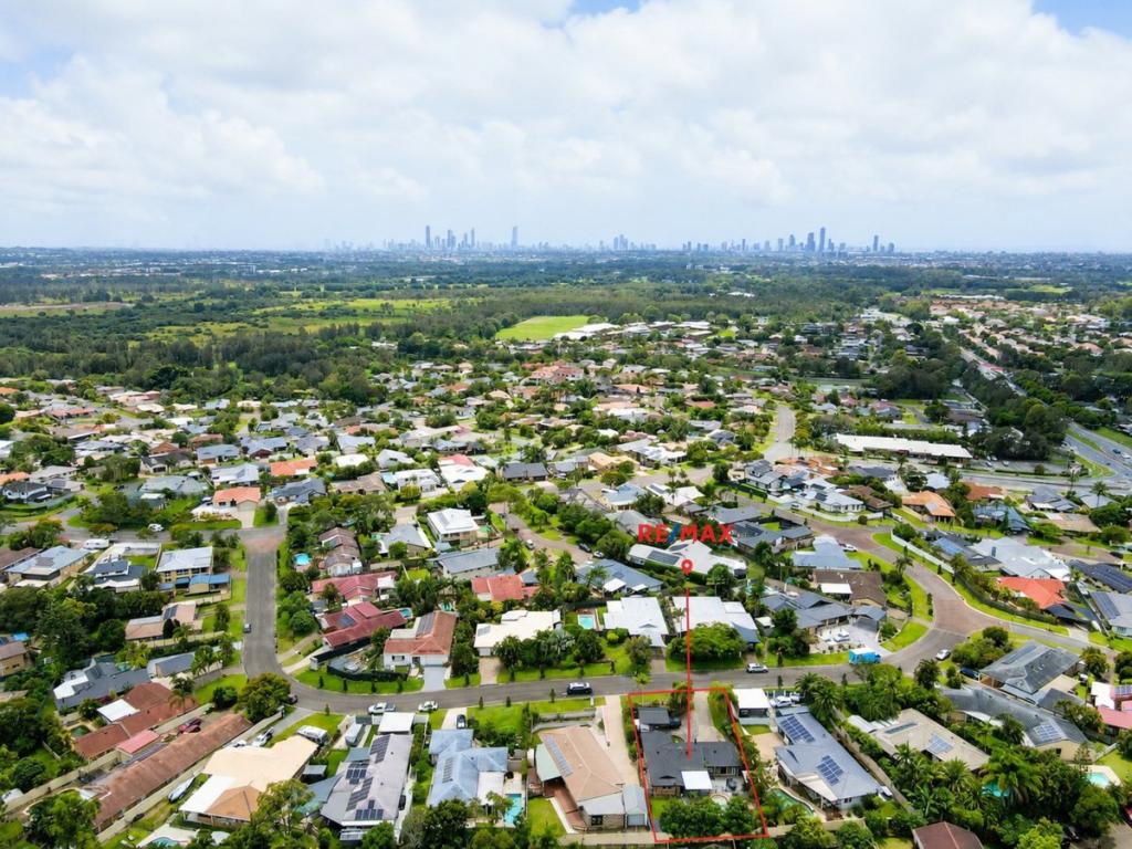 18 Colonsay Cres, Merrimac, QLD 4226