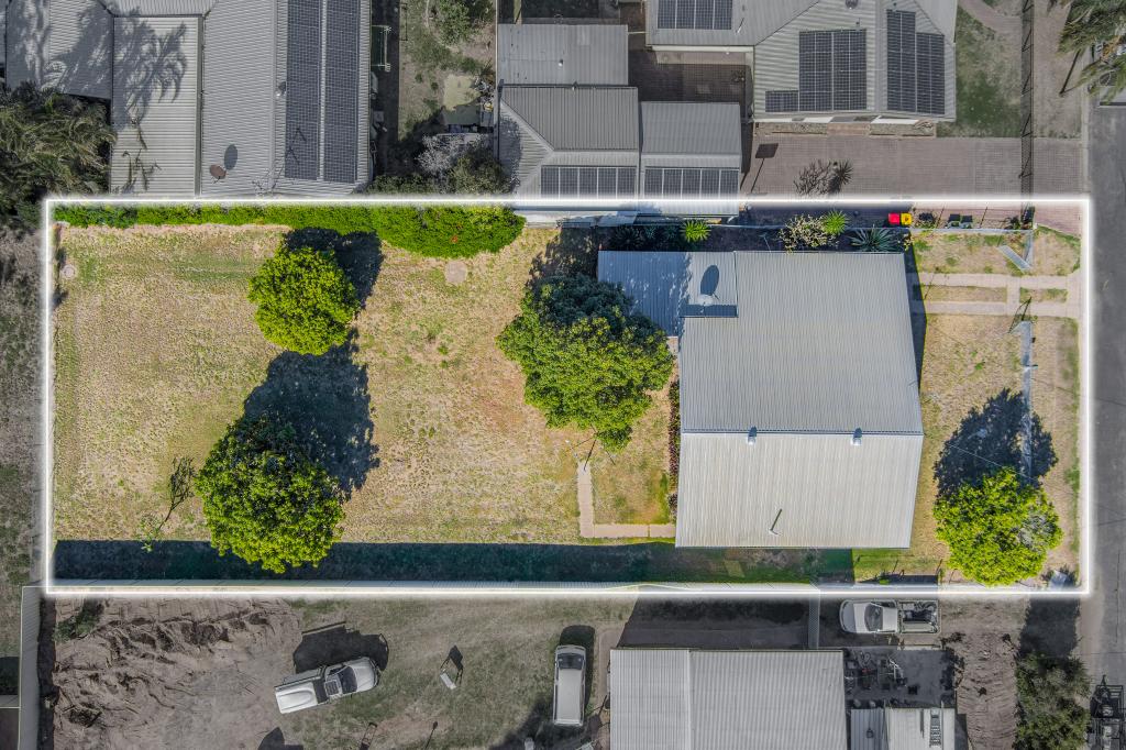 12 Centenary Dr, Emerald, QLD 4720