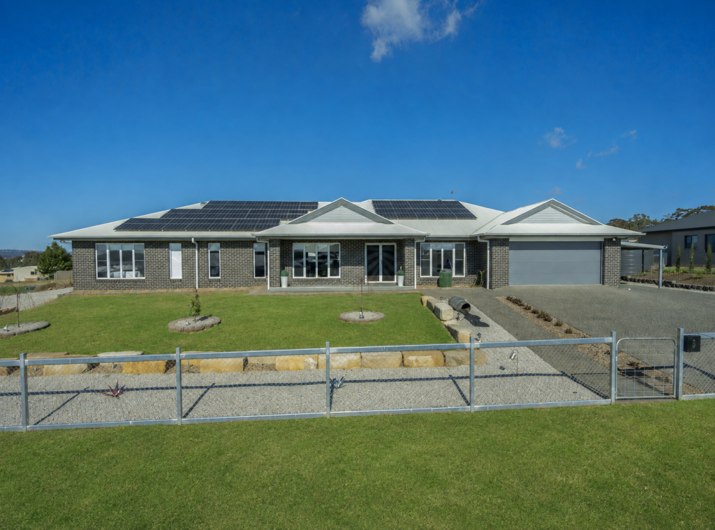 5 Daintree Cres, Meringandan West, QLD 4352