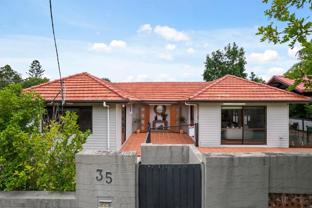 35 GATWICK ST, STAFFORD HEIGHTS, QLD 4053