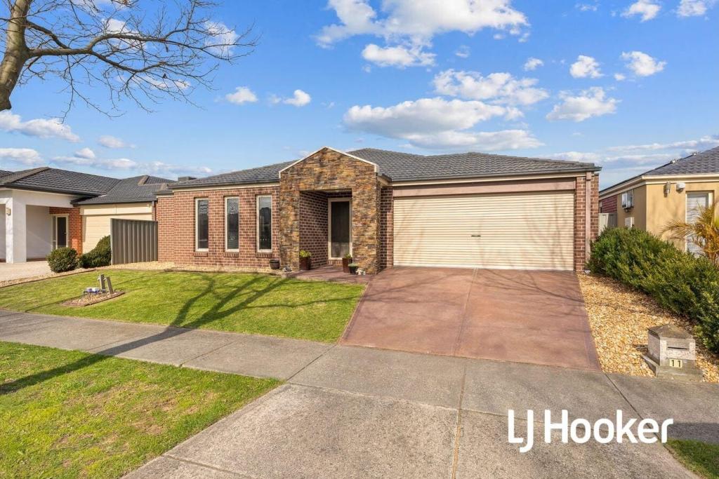 11 NORTHUMBRIA ST, CRANBOURNE EAST, VIC 3977