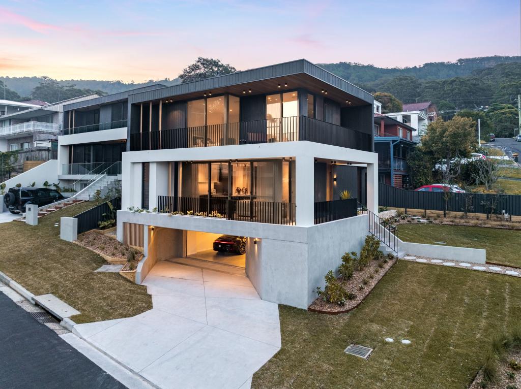 10 Robinsville Cres, Thirroul, NSW 2515