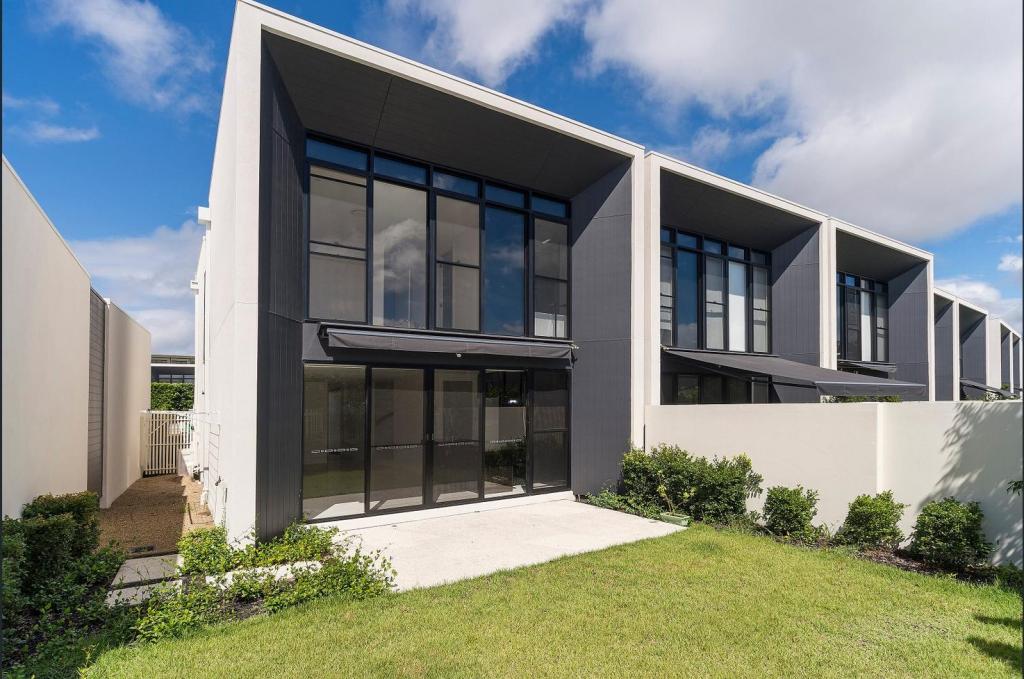 8 Theatre Dr, Benowa, QLD 4217