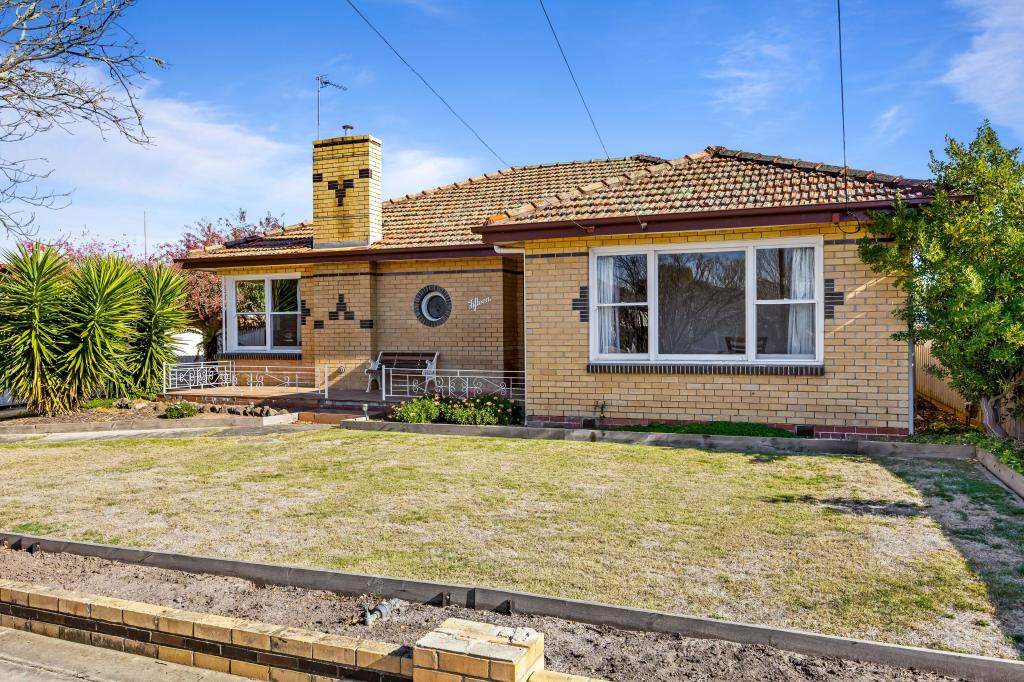 15 Grandview Gr, Wendouree, VIC 3355