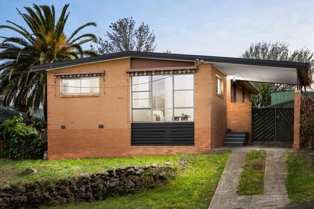 32 Lorraine Cres, Jacana, VIC 3047